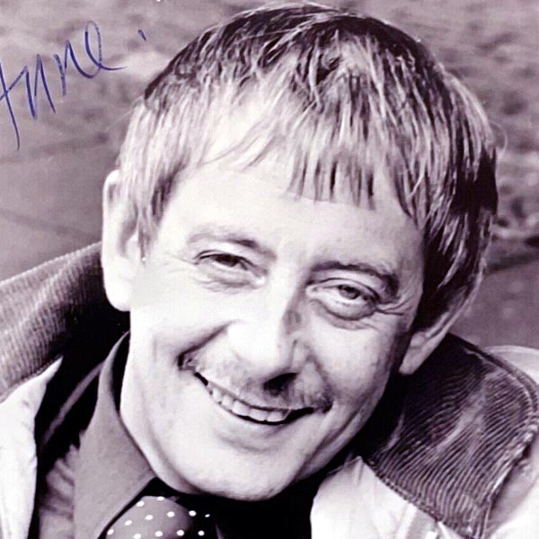 Derek Fowlds